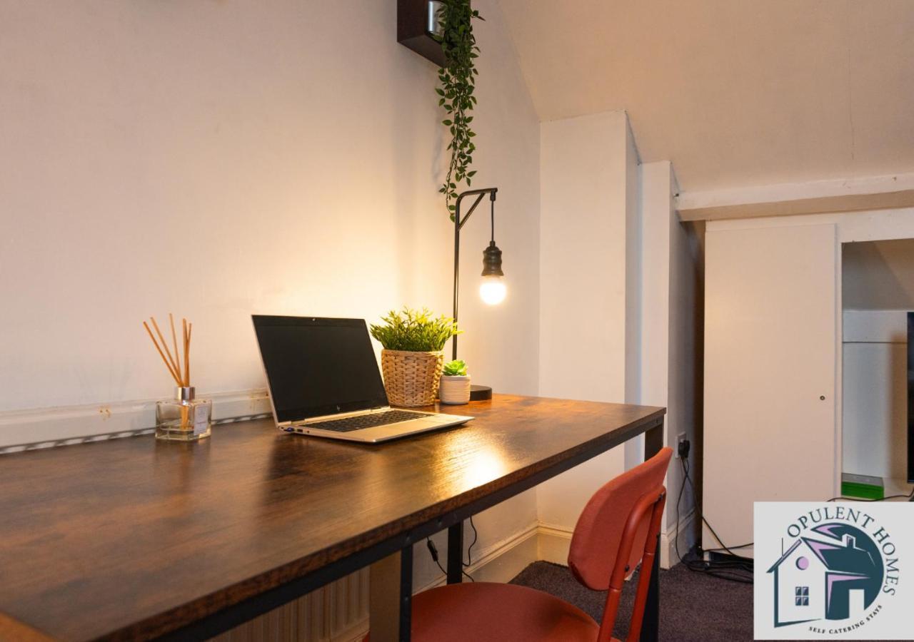 Вилла Contractors Pad - 4 Bed Town House - Cent Reading - Free Parking Экстерьер фото